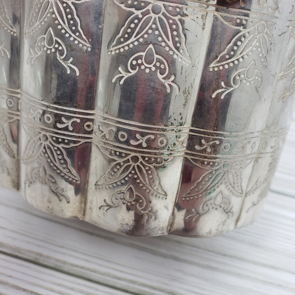 Oval Scalloped Jewelry Trinket Box Red Interior Lined Removeable Lid Acorn Hande - Picture 13 of 16